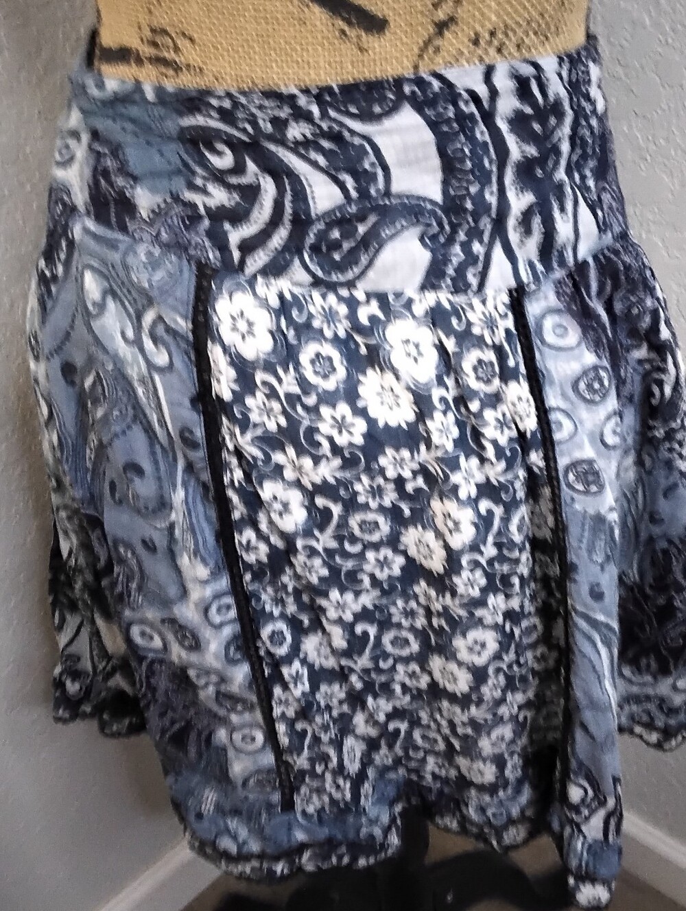 Romeo & Juliet Couture Light Blue Floral Paisley Mini Skirt